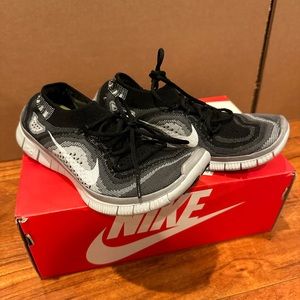 Nike Black and White Running Shoes
